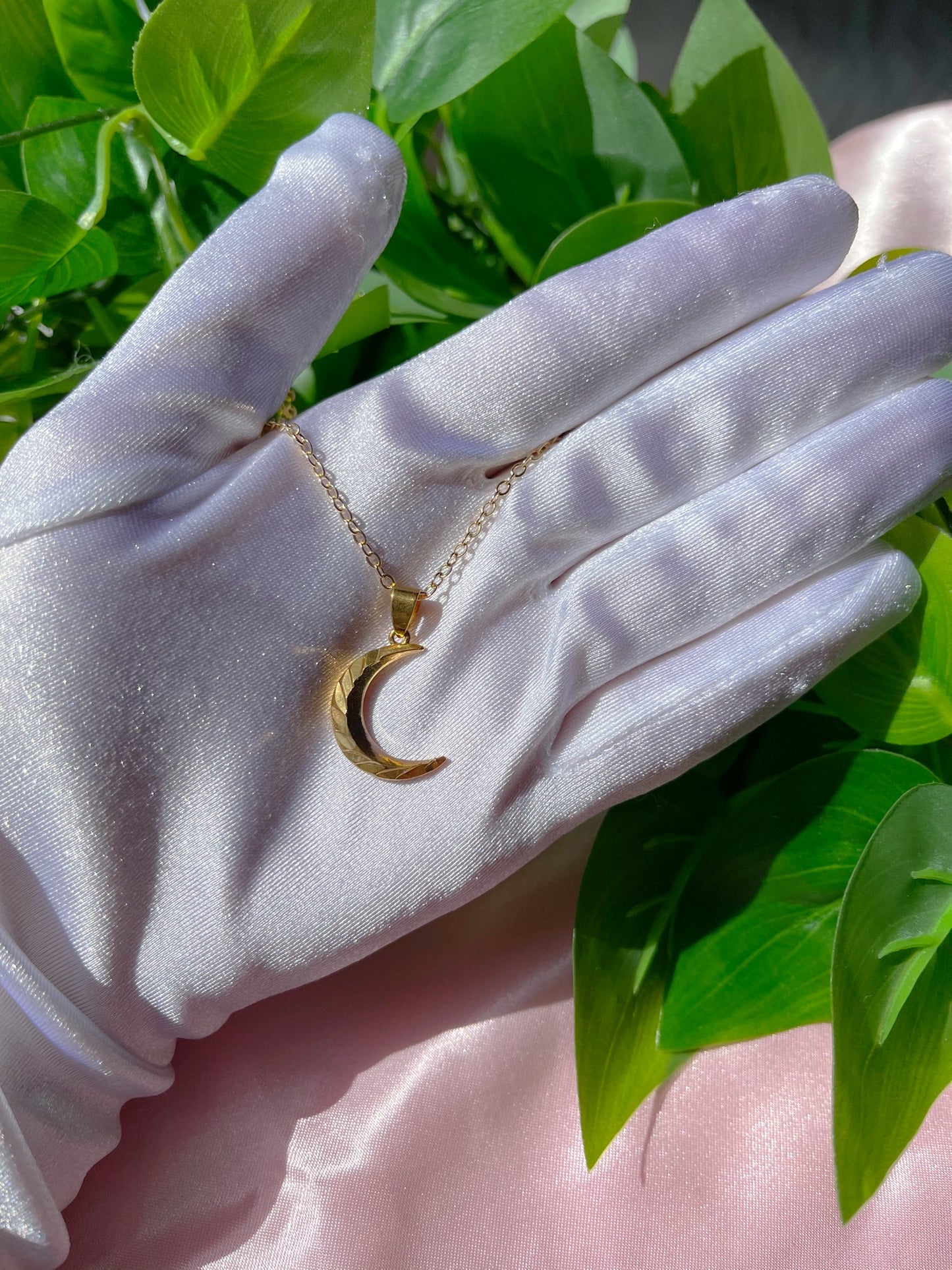 LUNA NECKLACE